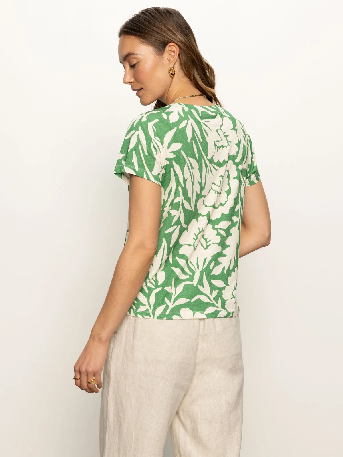 The Perfect Tee Palm Green Floral Light Casual Comfort First