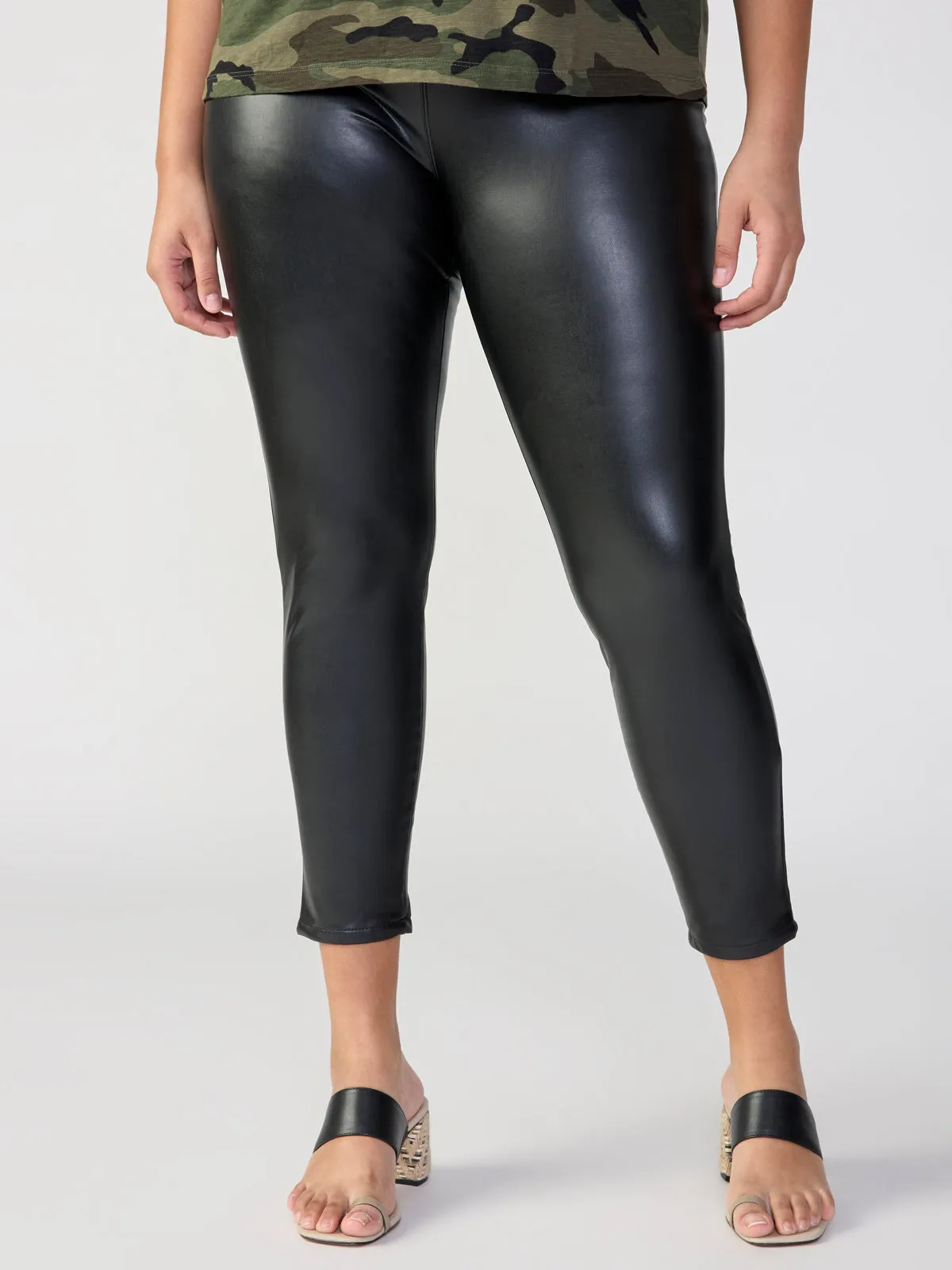 Runway Semi High Rise Legging Slick Black Extended Sizing Cozy Look