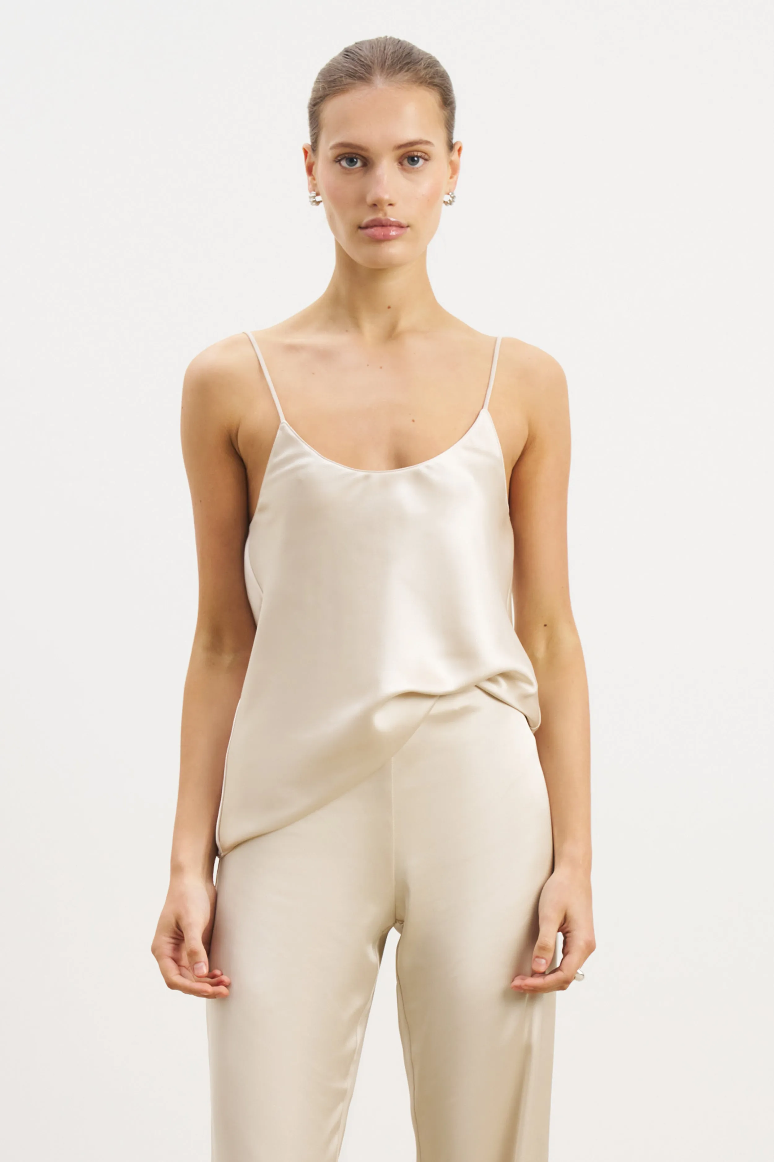 Satin Scoop Neck Camisole - Champagne CompressionTechnology AllClimateAdaptive