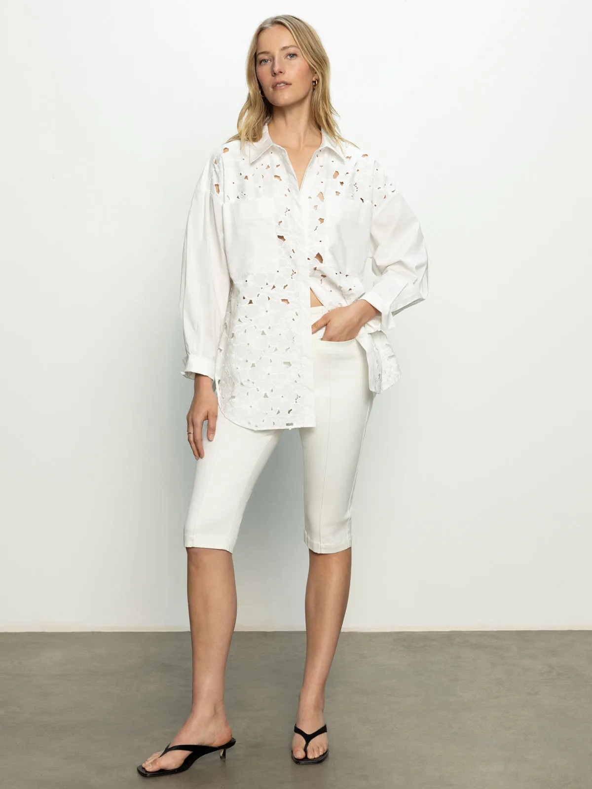 Abrasion Resistant Material Smart Comfort Sculpted Decks High Rise Capri Pant Bleached White