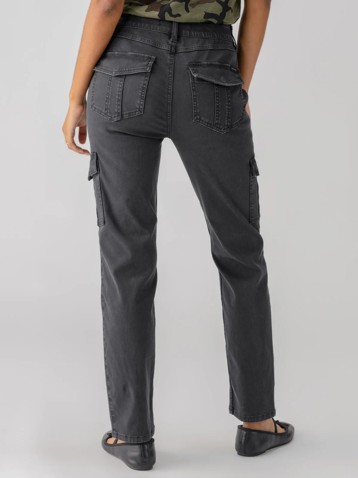 Lightweight Construction NonSlipInnerGrip Sculpted Hayden Cargo Standard Rise Pant Black