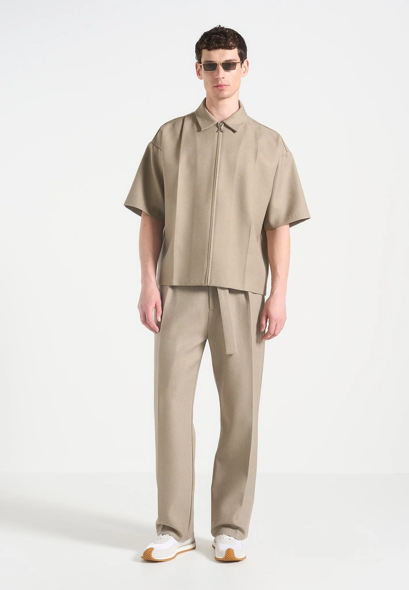 Louis - Relaxed Fit Belted Tailored Trousers - Beige Sleek Appearance