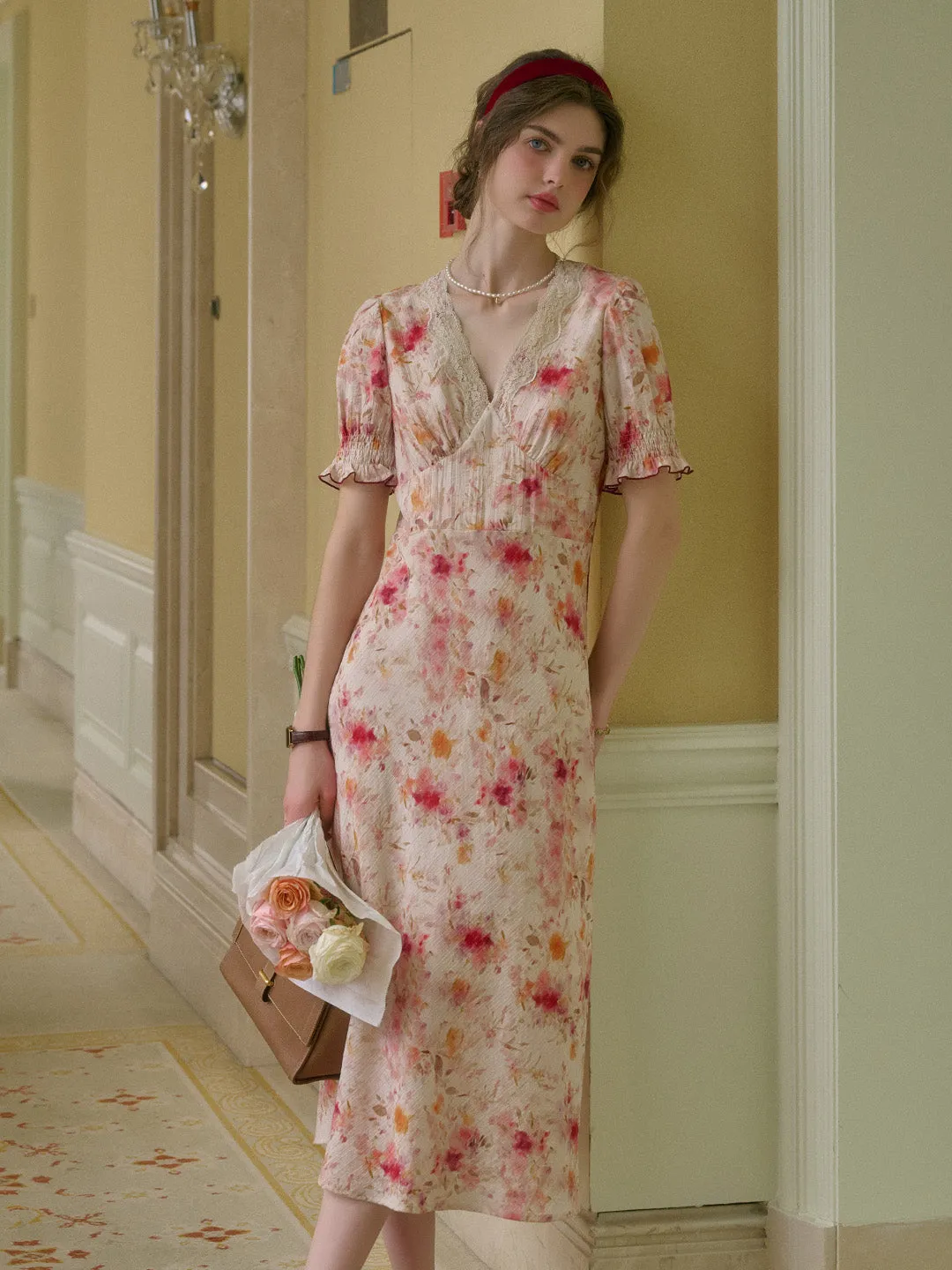 Travel Outfit french chic Amelia V-Neck Lace Floral Dress