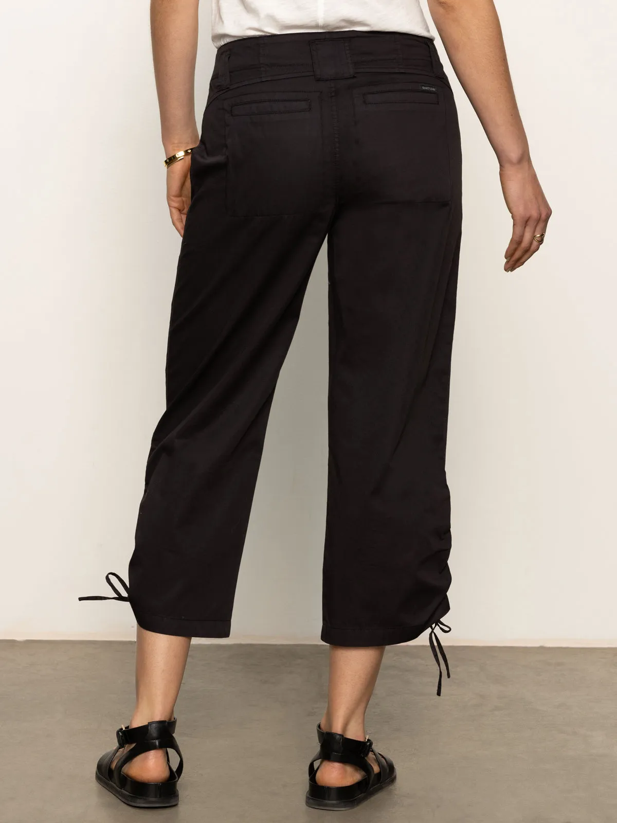NonChafingLegs NonBindingWaistline Utility High Rise Capri Pant Black