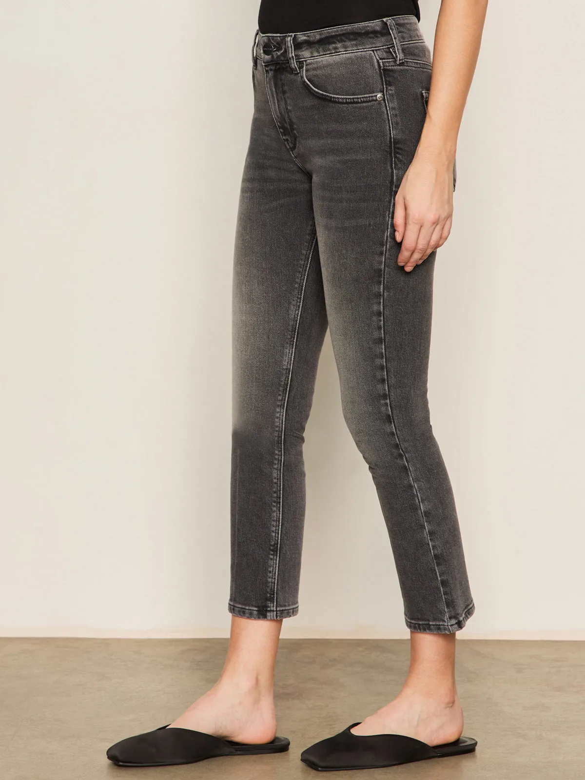 Daily Mix Core Fit Astra Kick Crop Jean Washed Black Denim