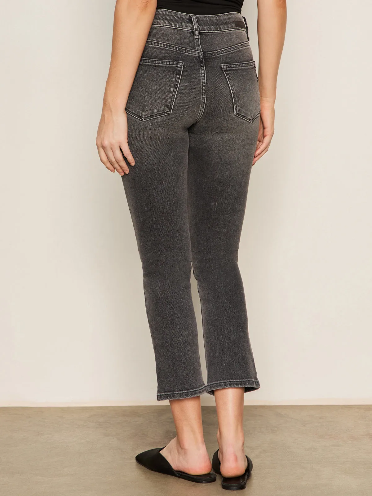 Casual Chic Look Astra Kick Crop Jean Washed Black Denim