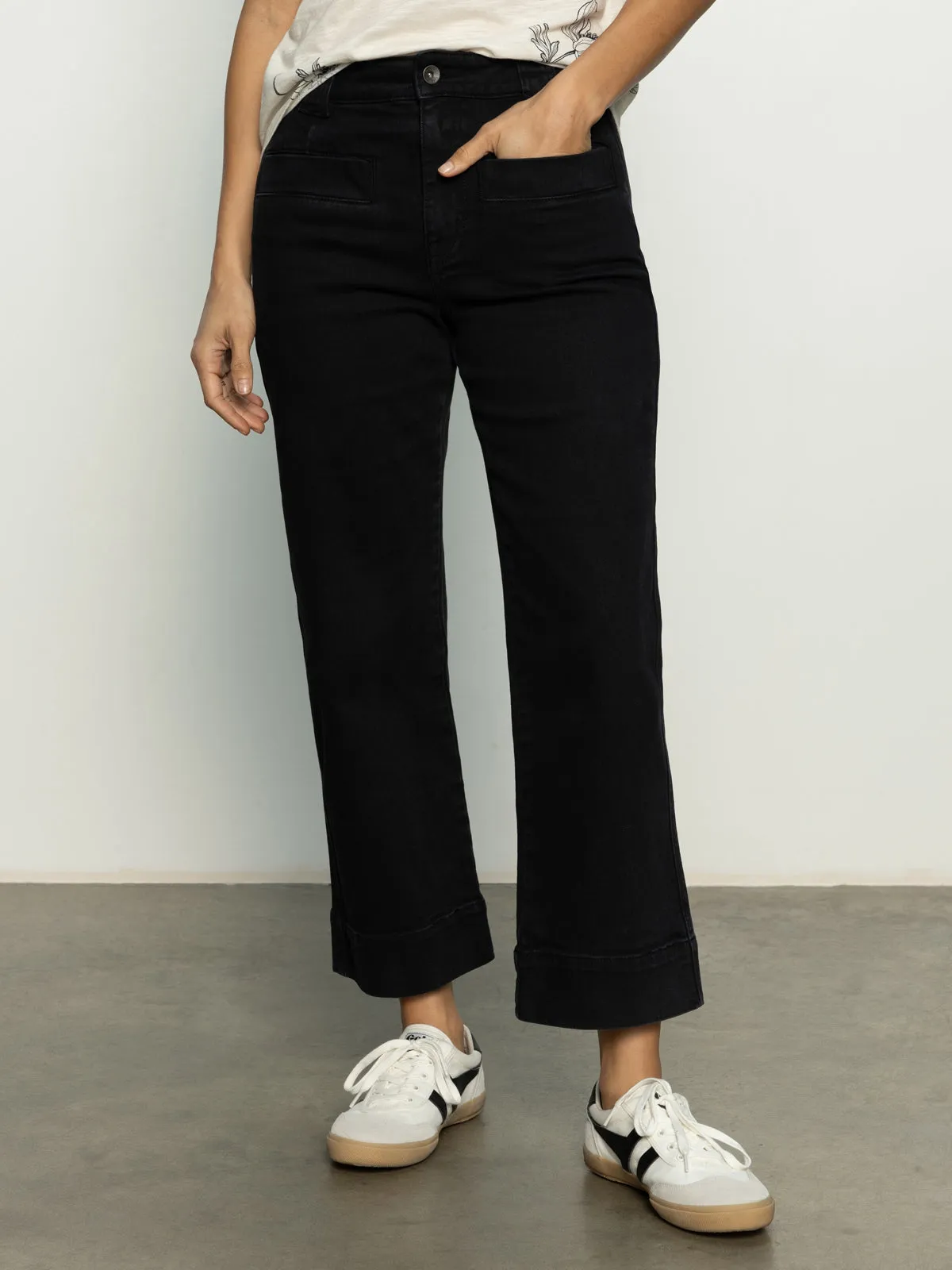 Frayed hem Voyage Standard High Rise Crop Pant Black