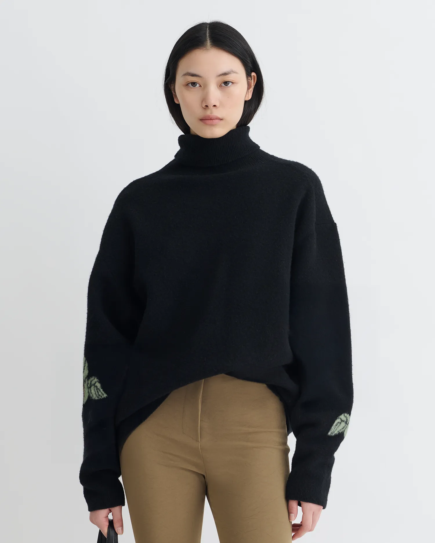QuickFabric Recovery Frannie - Turtleneck Sweater - Black/Roses