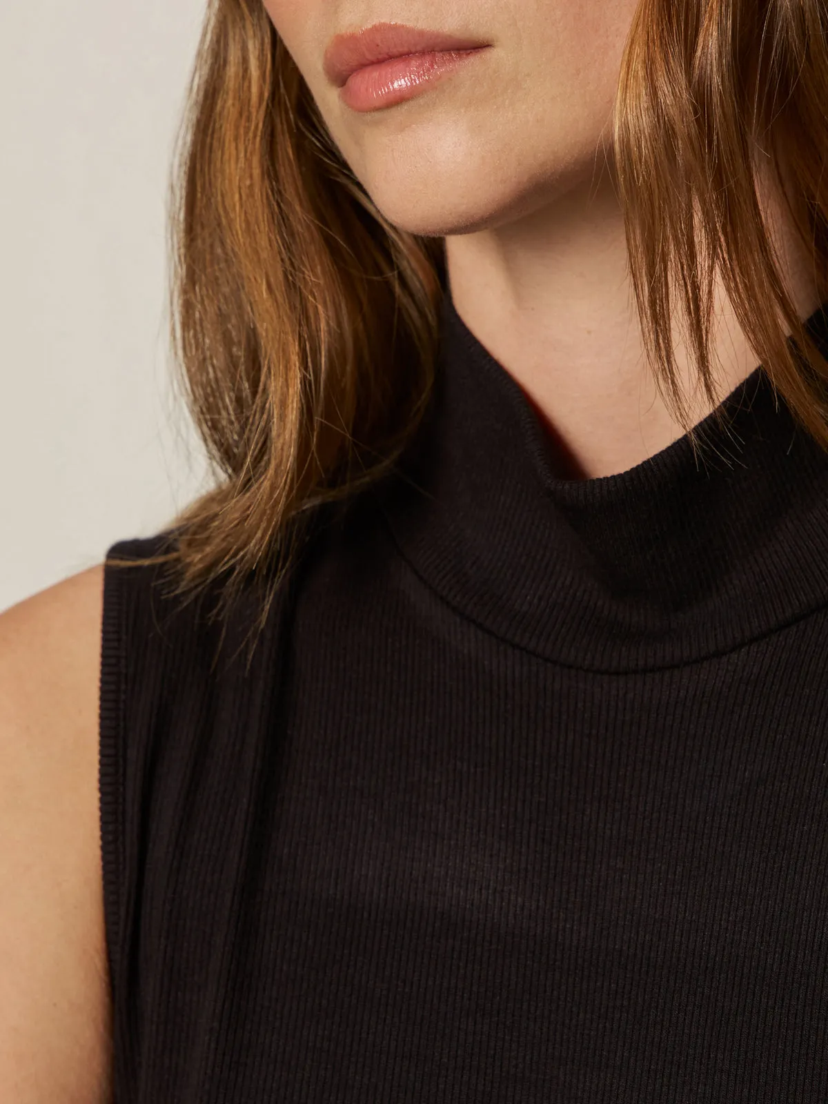 Cozy Wearable Essential Sleeveless Mock Neck Tank Black