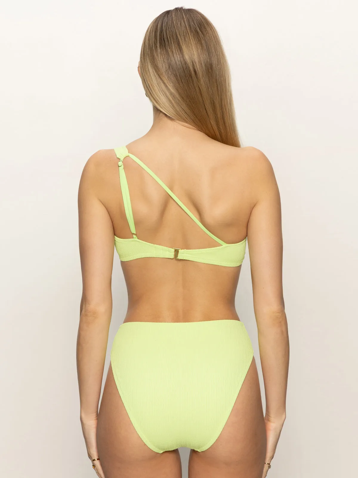 FlexibleNeckline Garment Washed Softness Stay Connected One-Shoulder Bikini Top Daiquiri