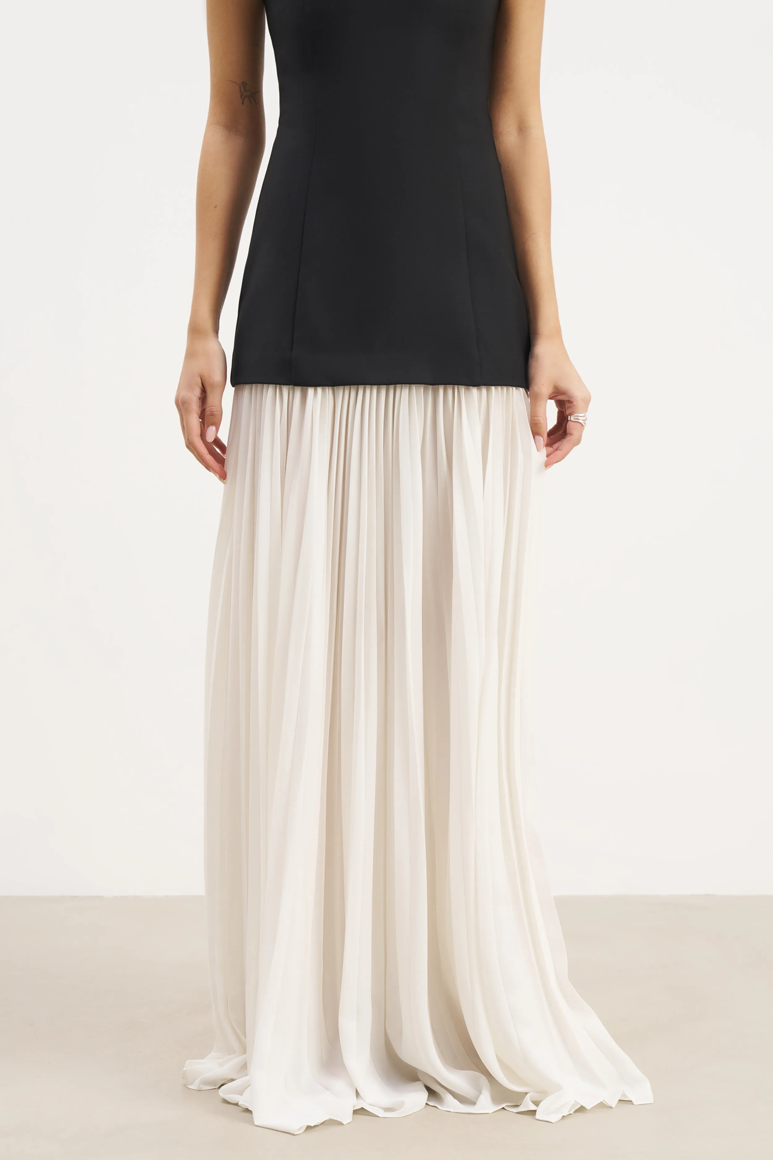 Structured Bodice Gown - Black/Cream Everyday Look Delicate Tone