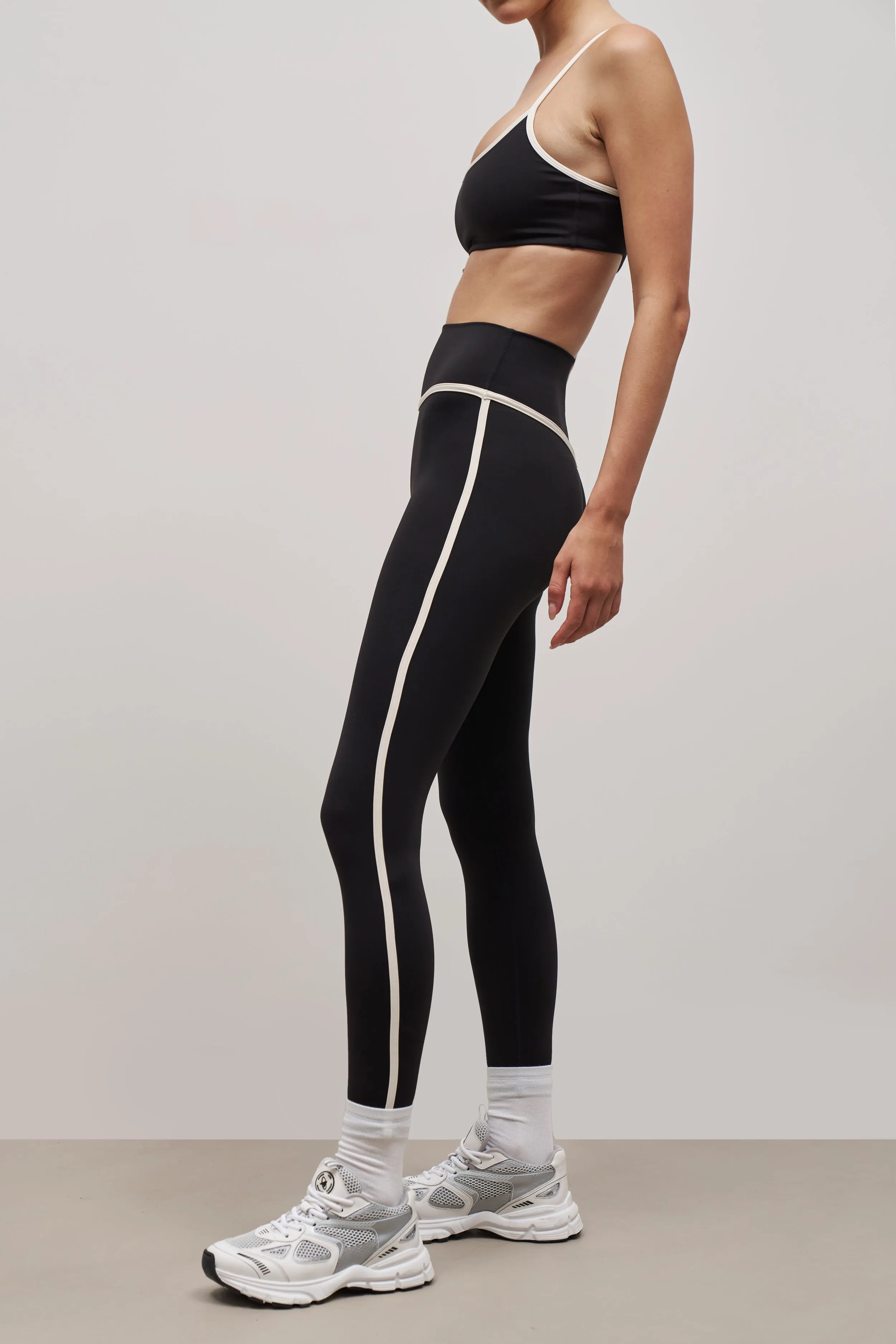 Base Contrast Trim Leggings - Black/Tofu goes with boots Dark Shade