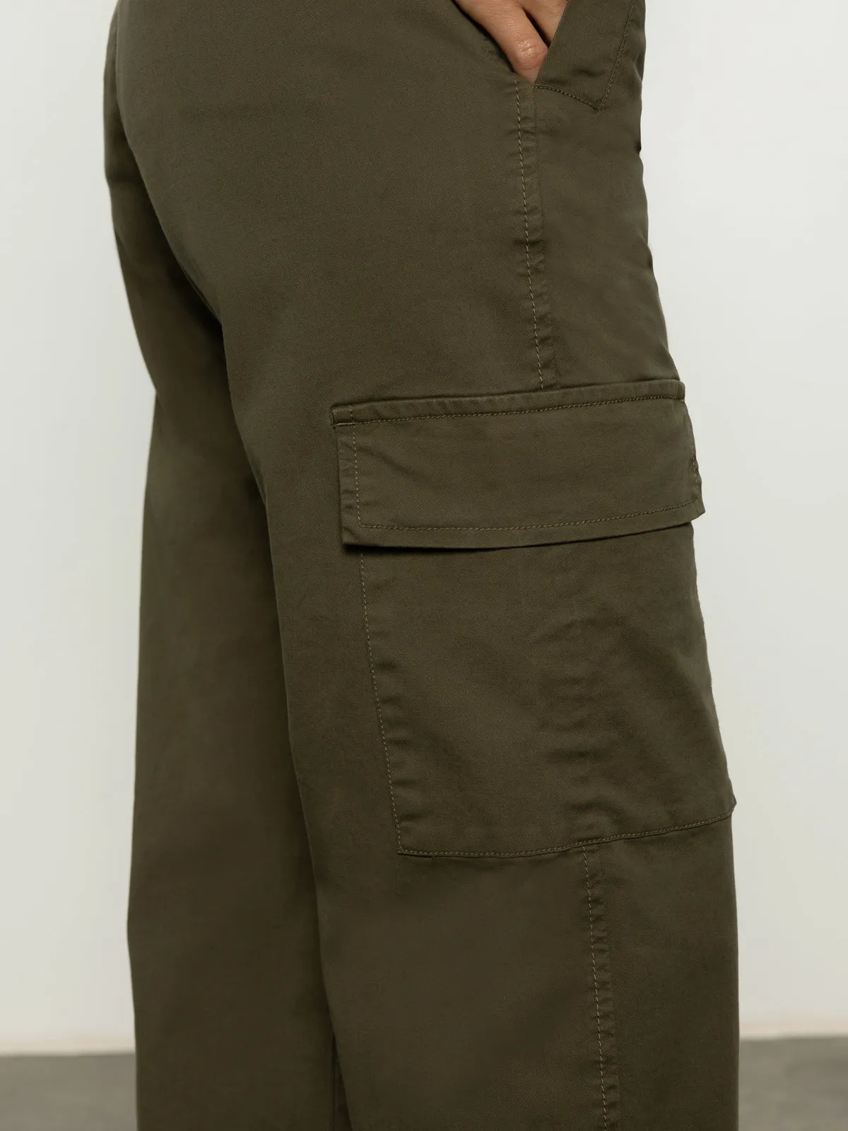 Petite Fit Take Over Jogger Mid-Rise Pant Kalamata