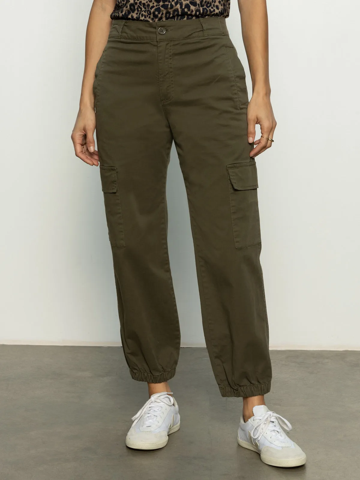 Non Restrictive Timeless Look Take Over Jogger Mid-Rise Pant Kalamata