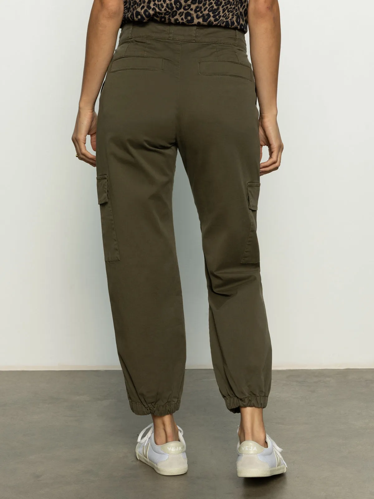 Everyday Layer Take Over Jogger Mid-Rise Pant Kalamata
