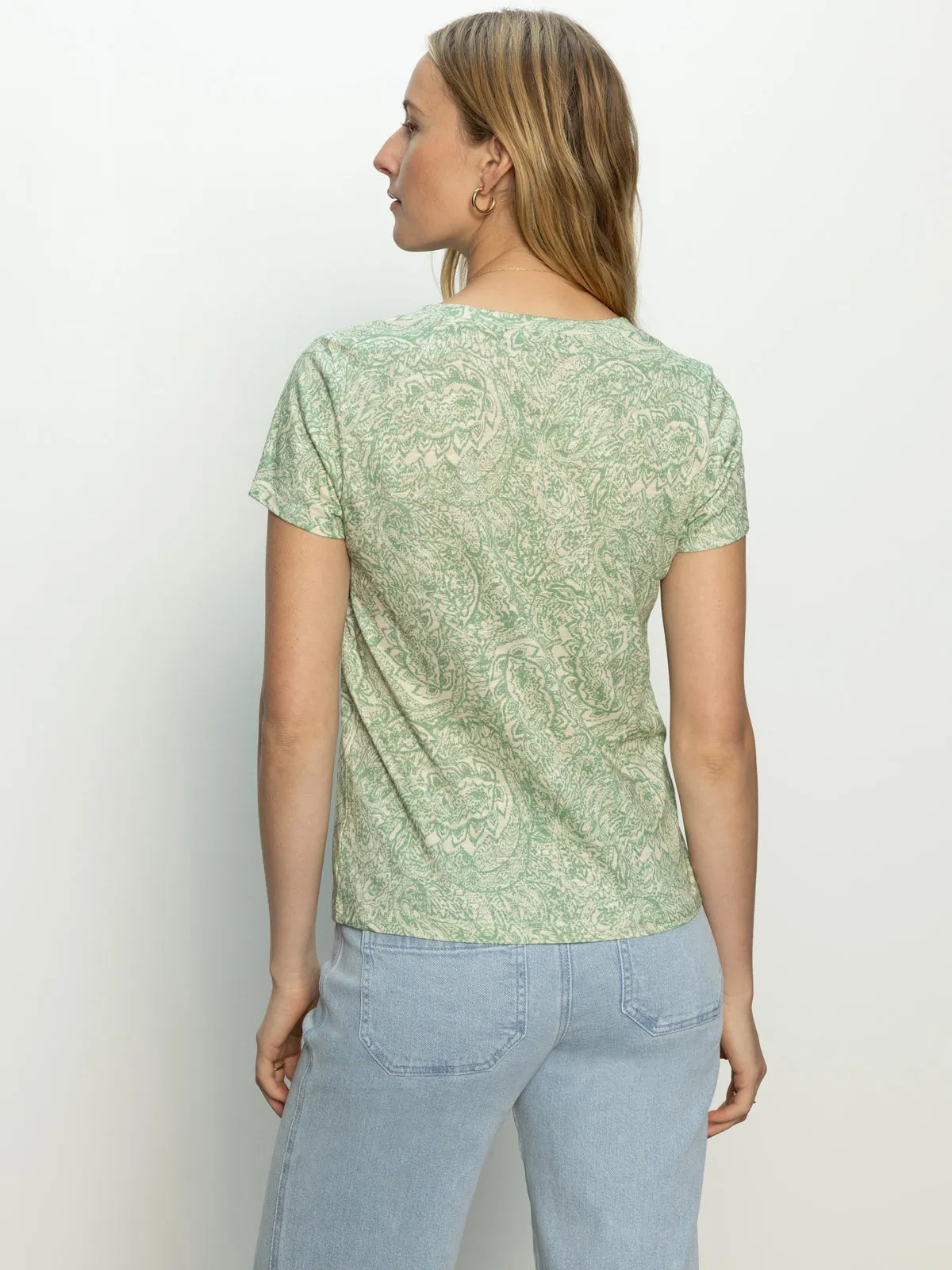 Travel Outfit Classic Vibes The Perfect Tee Mosaic