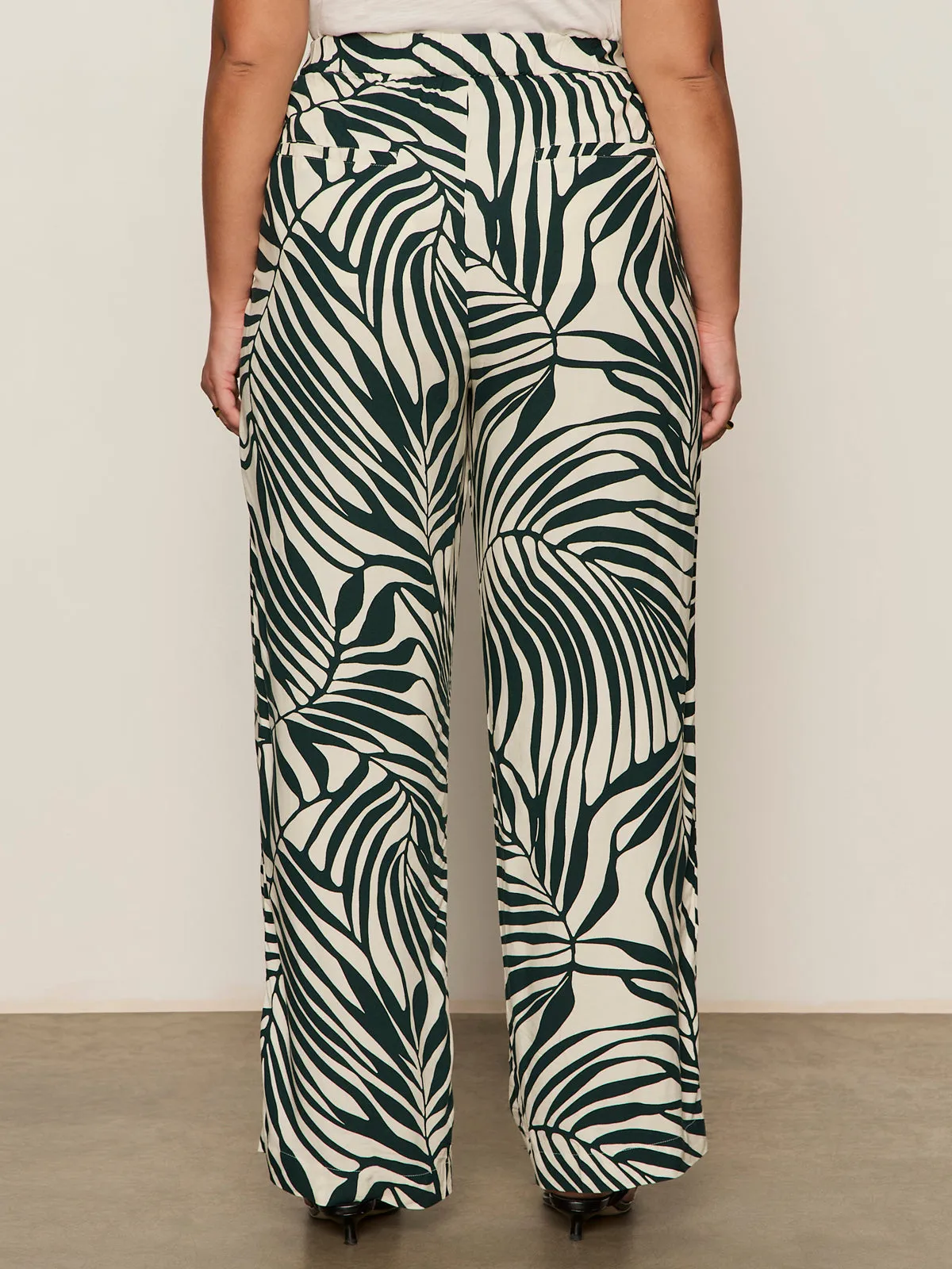 The Soft Trouser Green Oasis Extended Sizing Low-rise style