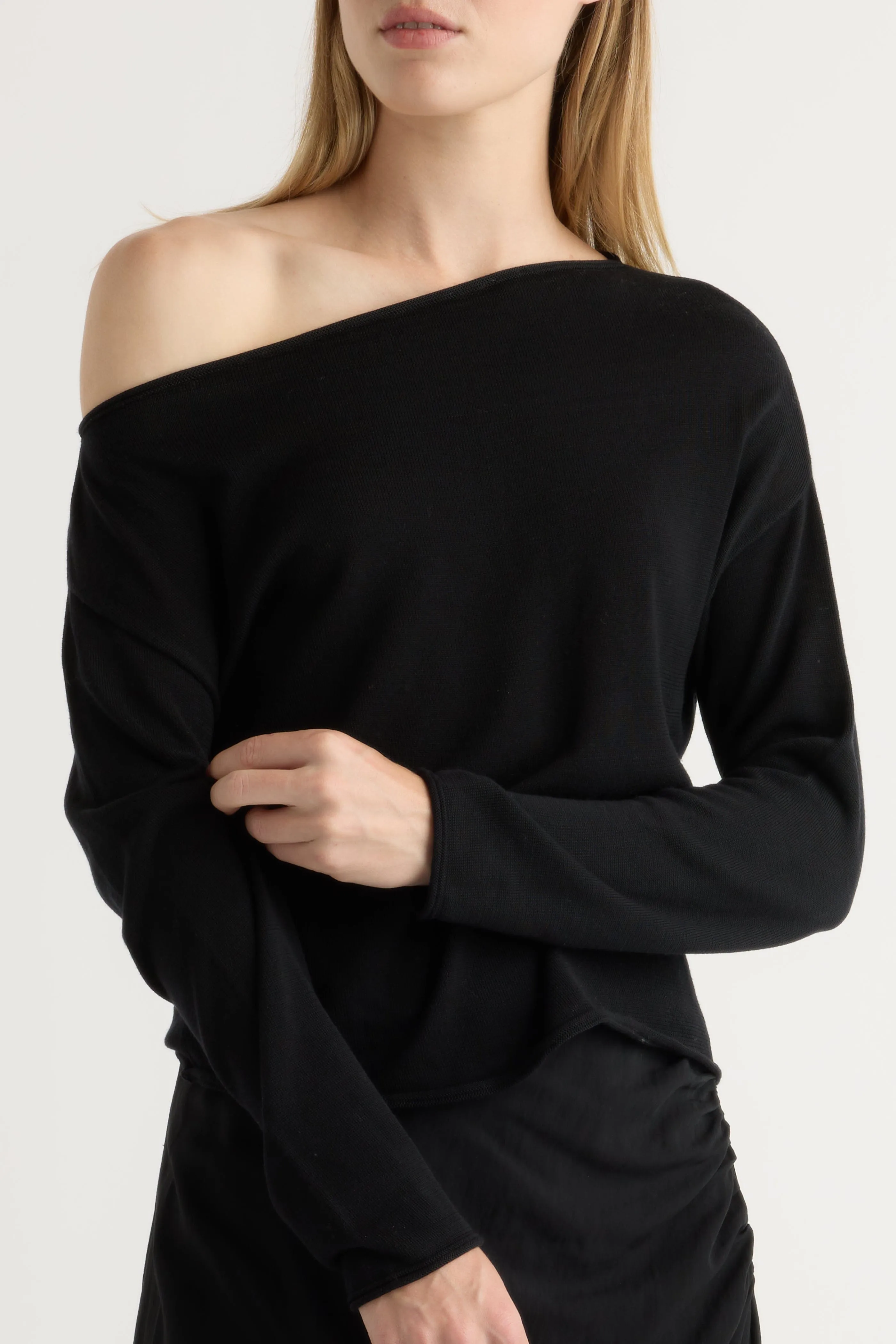 Hachi Tencel-Wool Off-Shoulder Sweater Warm Essentials Light Reflective Yarn