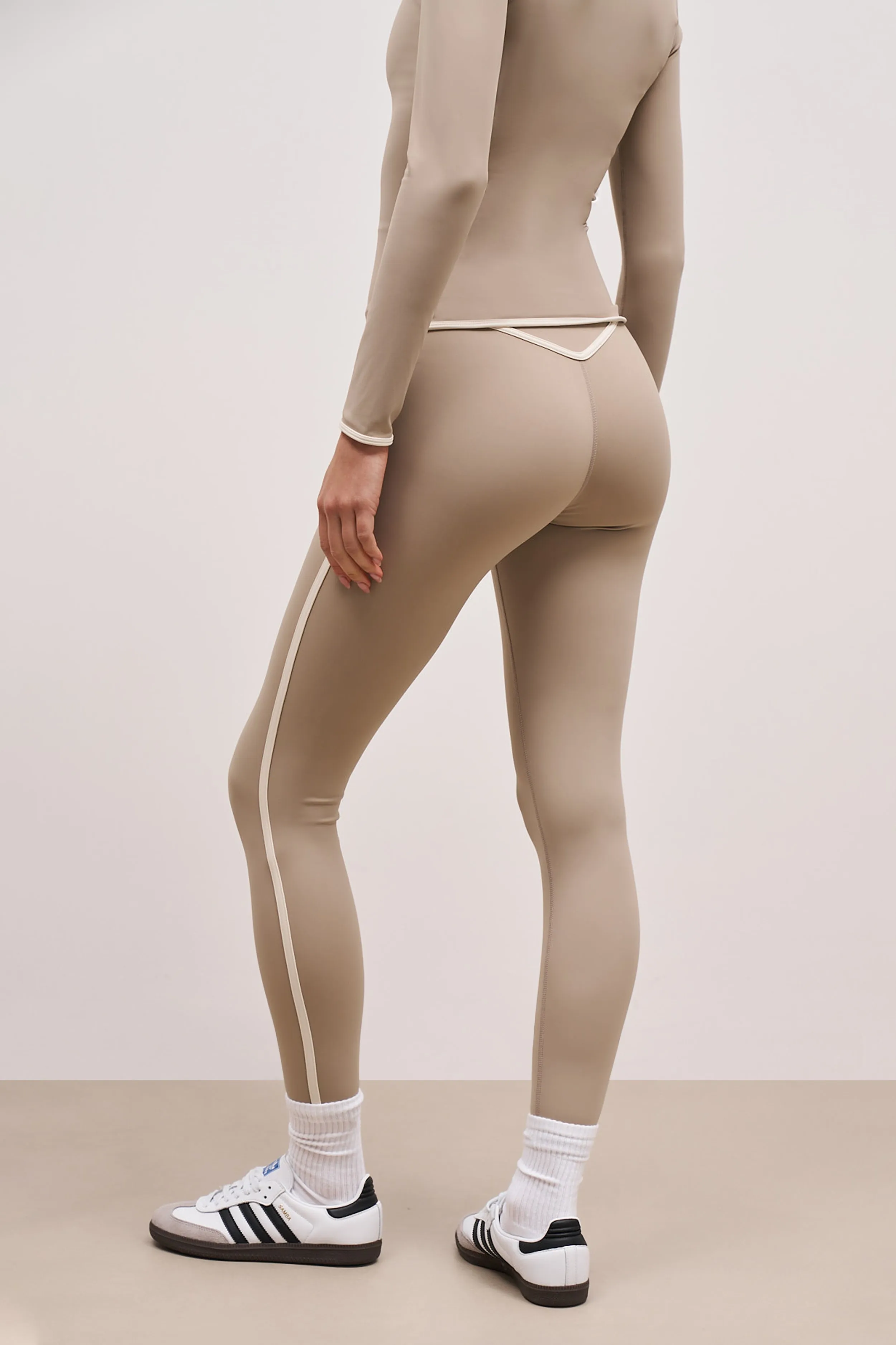 Base Contrast Trim Leggings - Taupe/Tofu Wrinkle Resistant Pockets