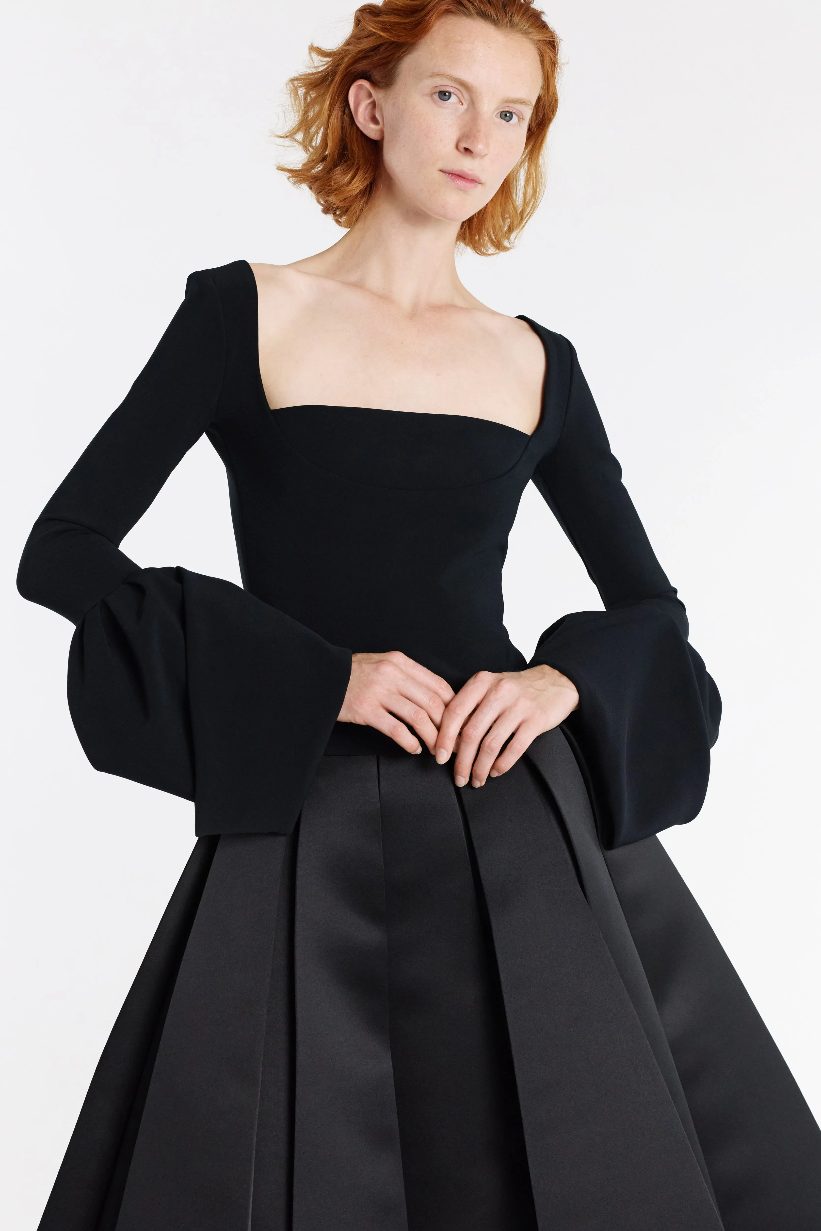 ChafeFreeEdging Top With Square Decollete And Puff Cuffs Black