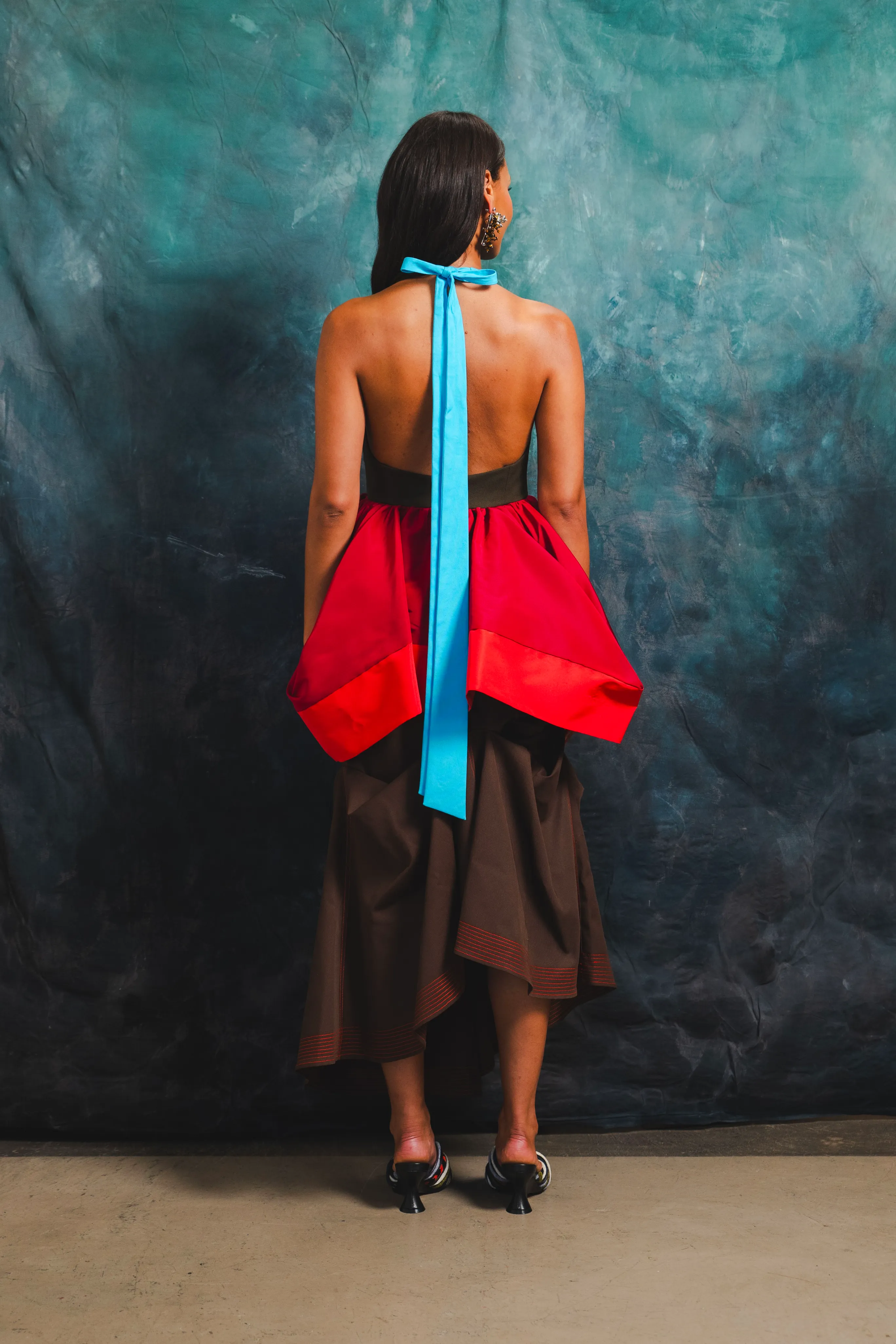 VNeckReinforcement Thermal Insulation Tech Tucked Trumpet Skirt with Belt