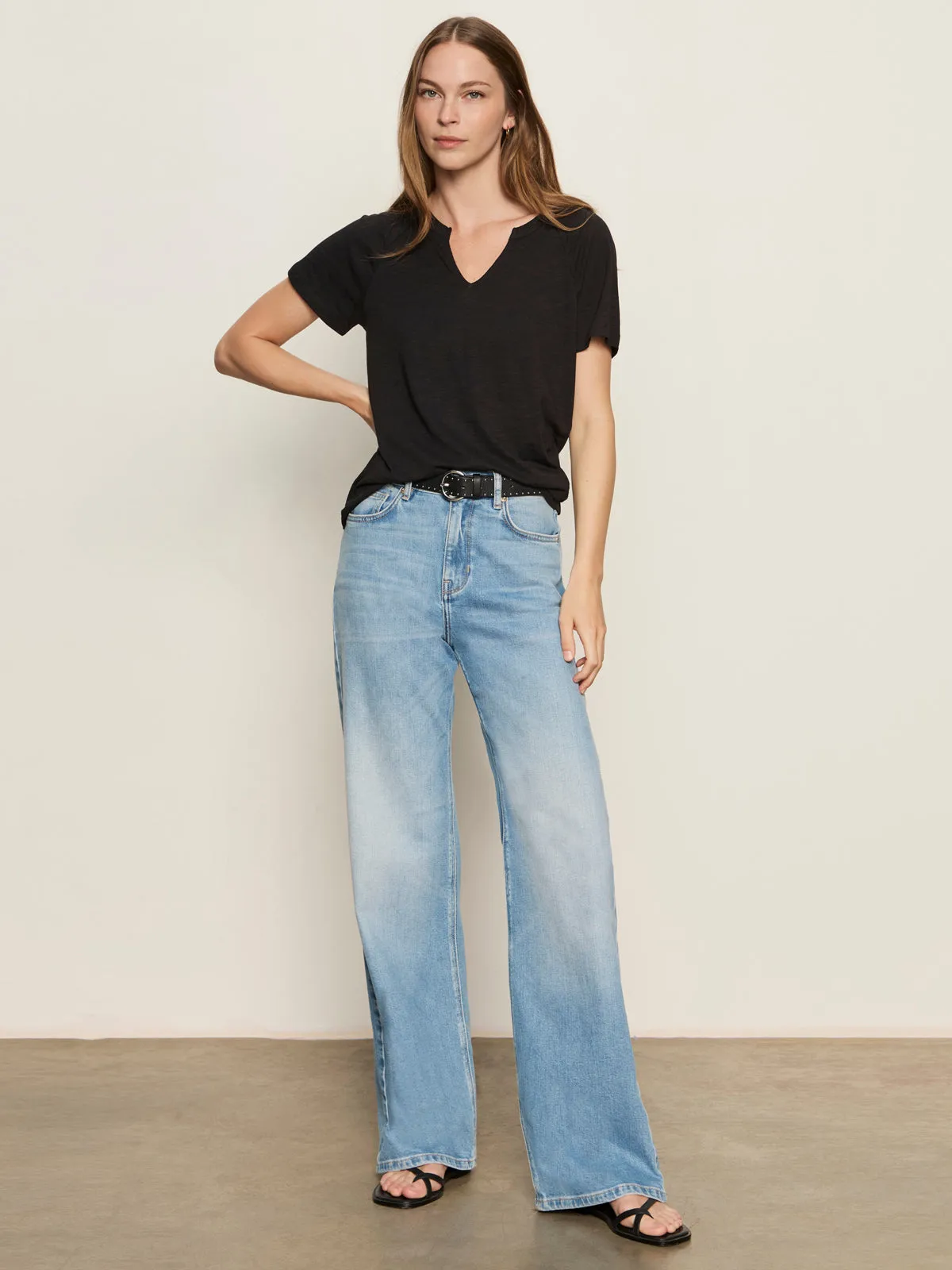 Vintage authenticity Notch Neck Tee Black