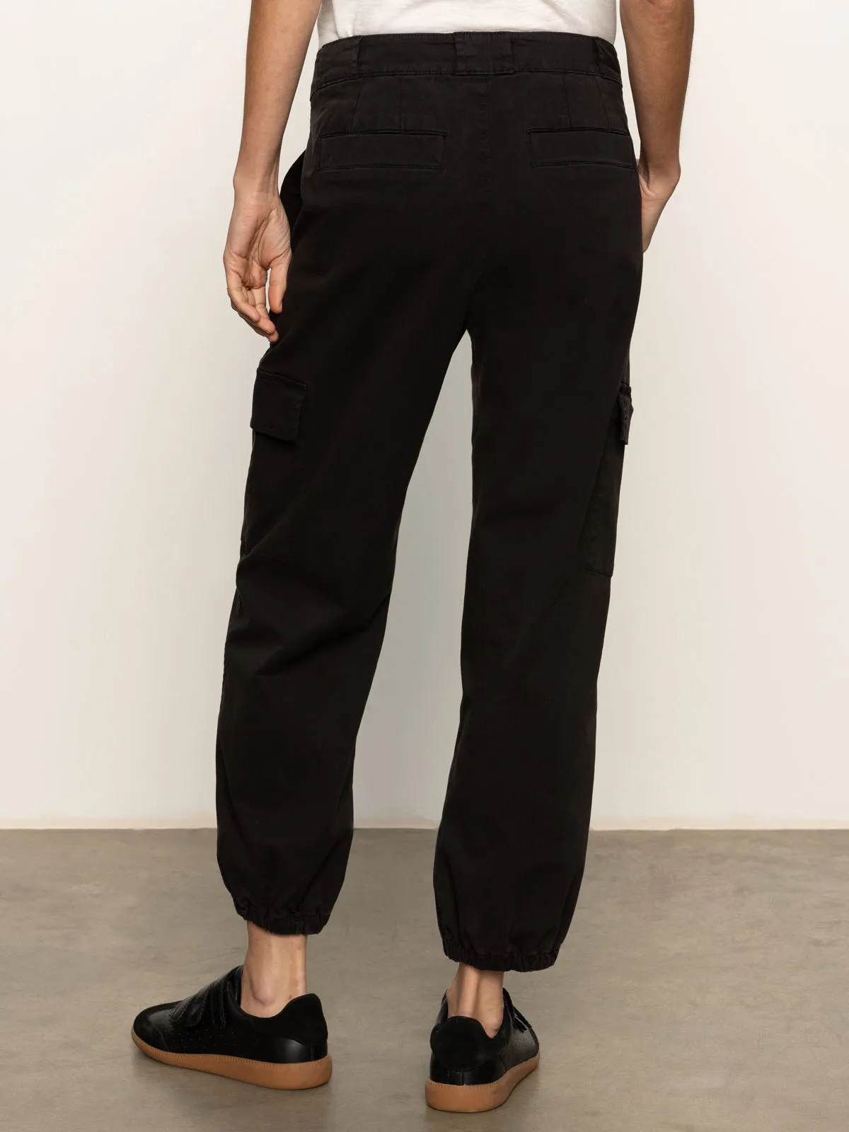 Wardrobe Essential Take Over Jogger Mid-Rise Pant Black