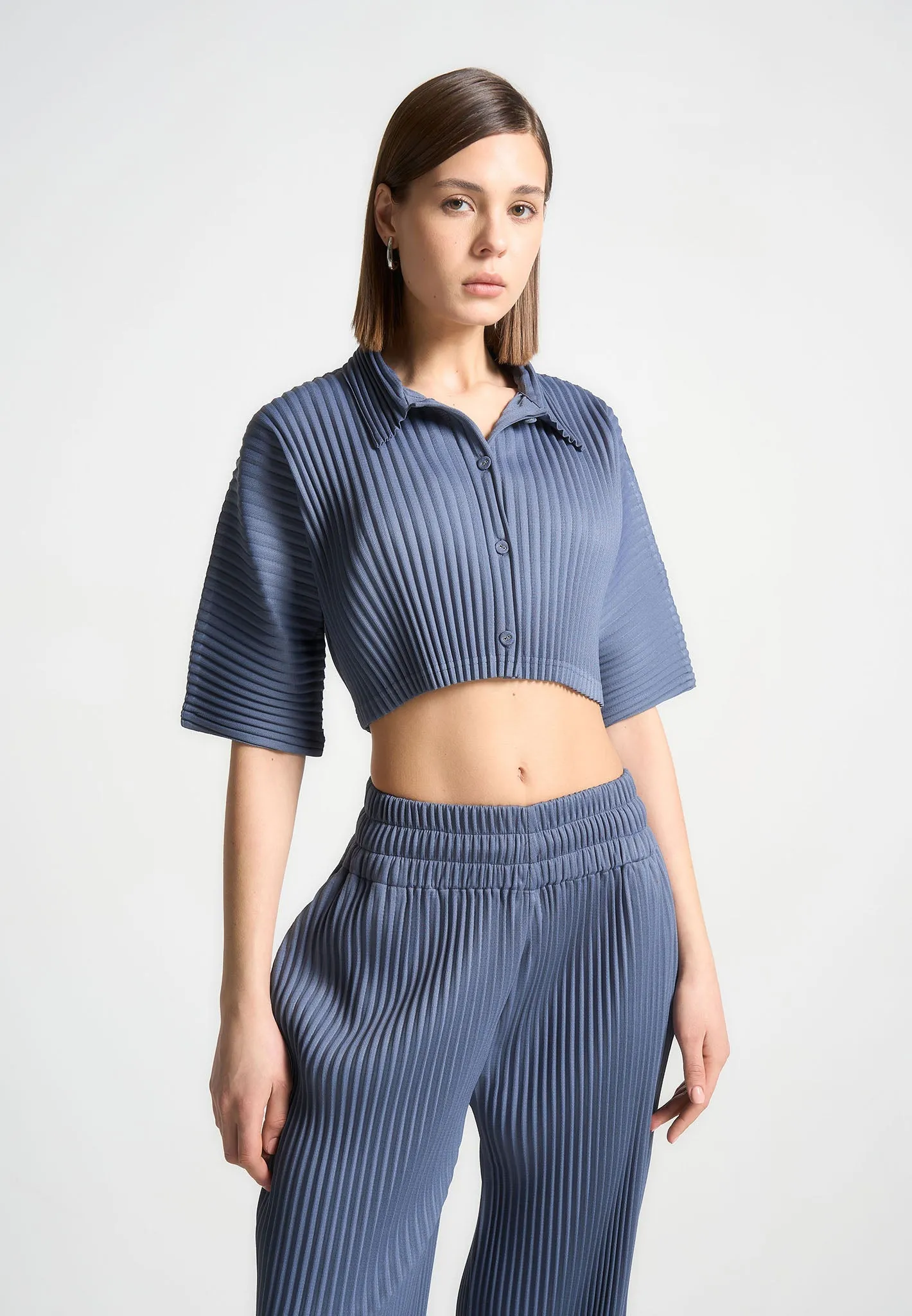Cozy Wearable Eco Conscious Production Mona - Pleated Cropped Shirt - Black
