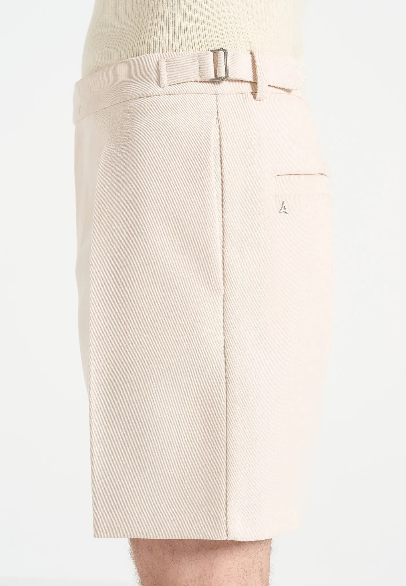 HiddenVentilationPockets Marin - Twill Pleated Shorts - Cream