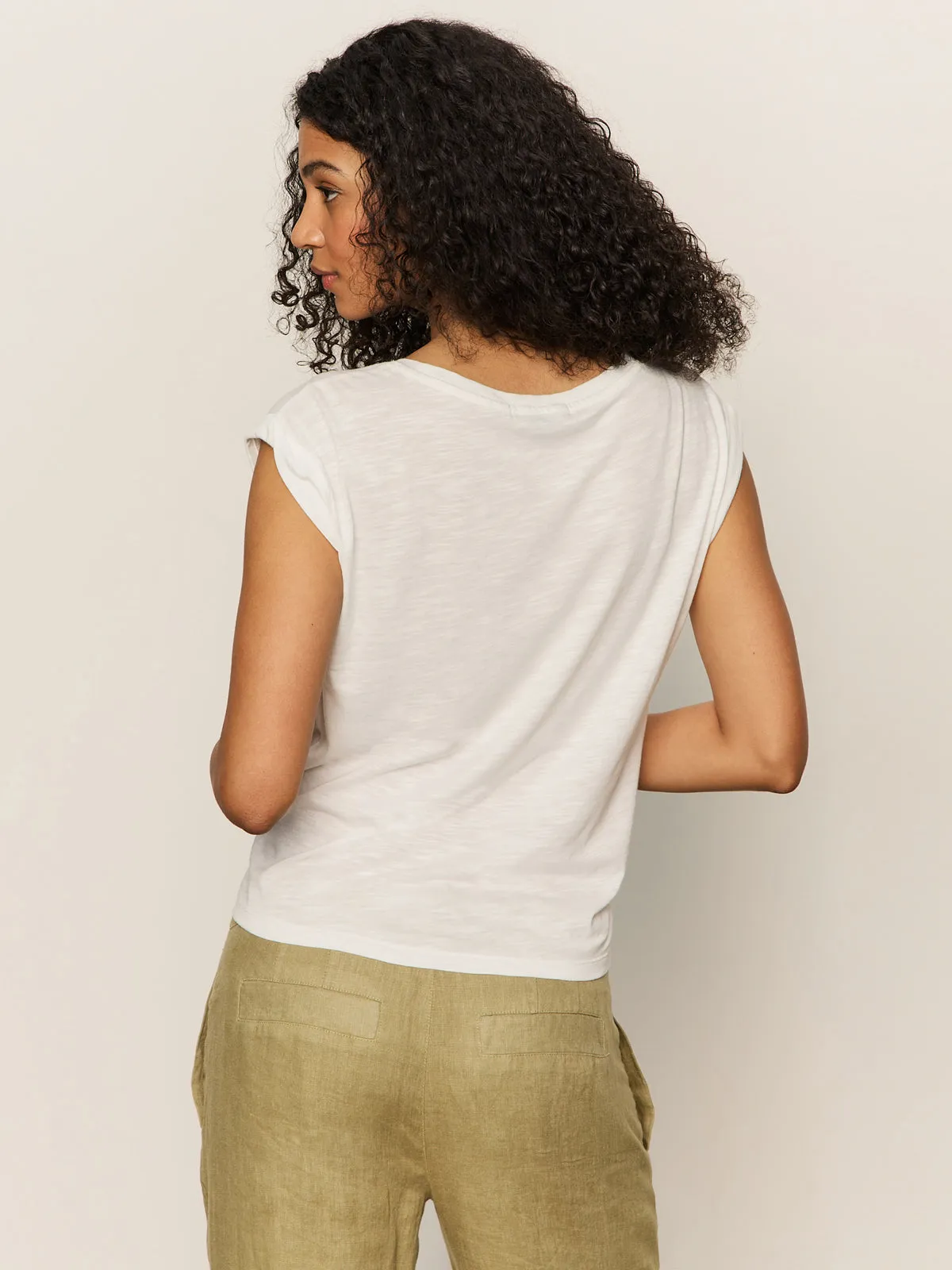 Knotted Muscle Tee White Lined Shorts Tropical Essentials