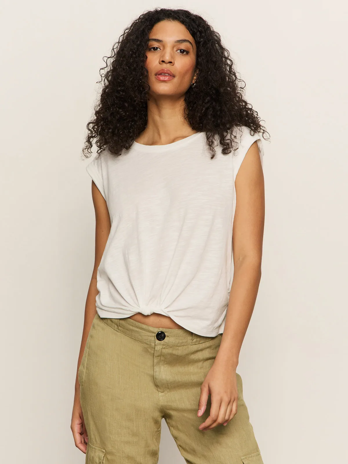 Knotted Muscle Tee White Chic Smart